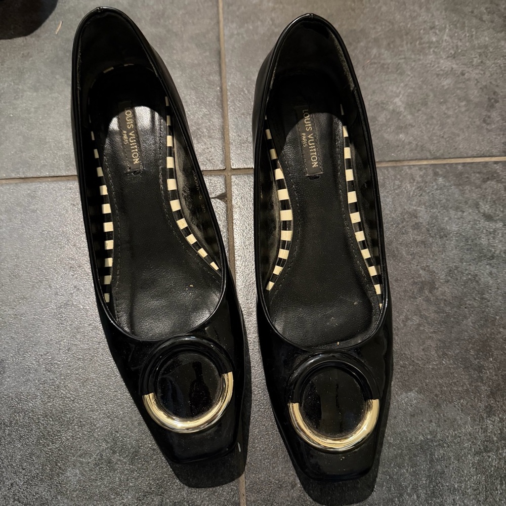 Louis Vuitton Madeleine patent leather heels
35